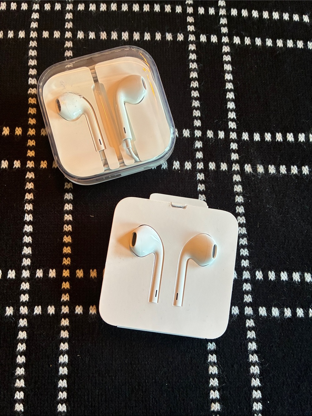 2x sets of Apple White Wired Earbuds brand new